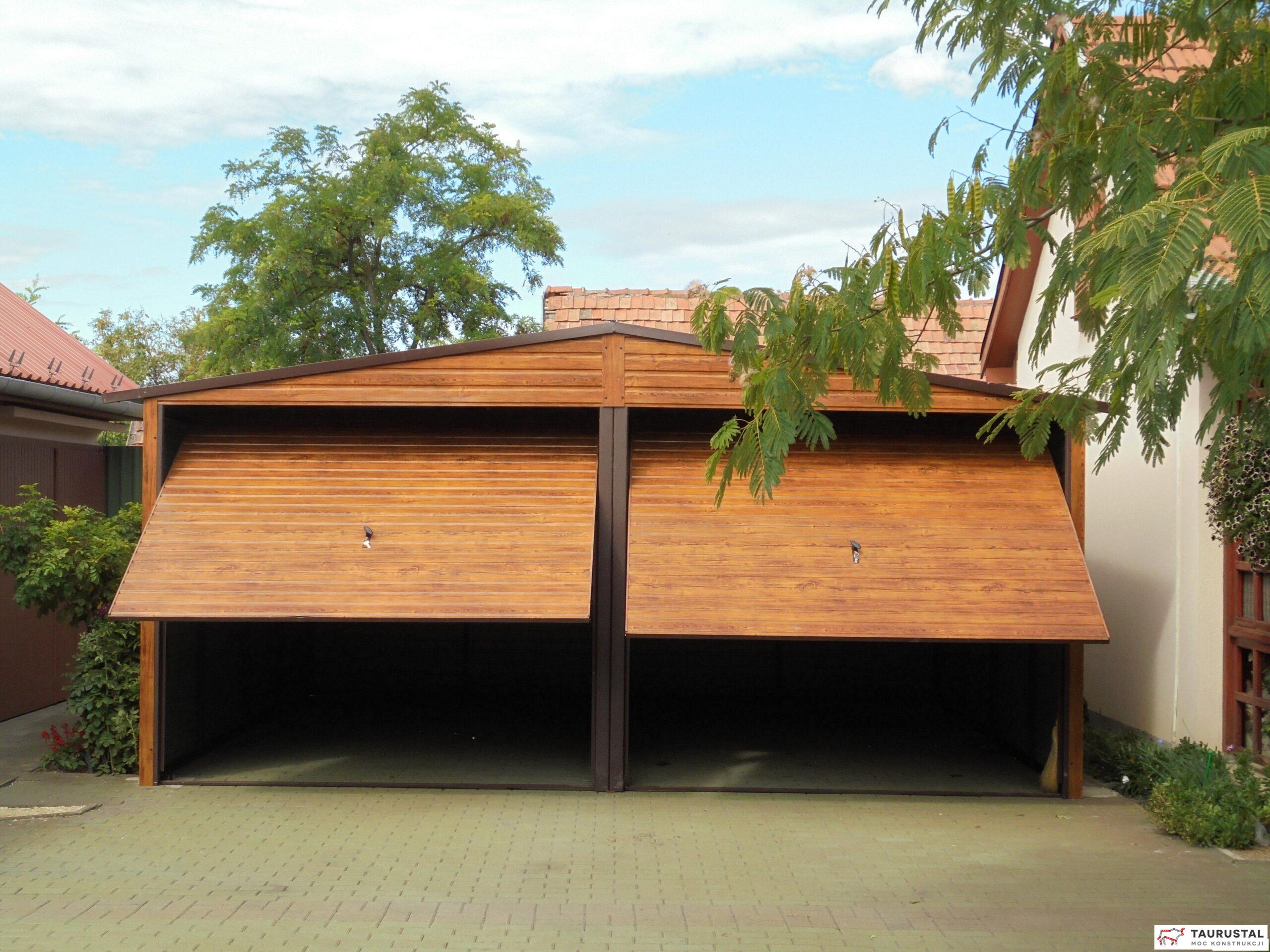 Garaż drewnopodobny 1